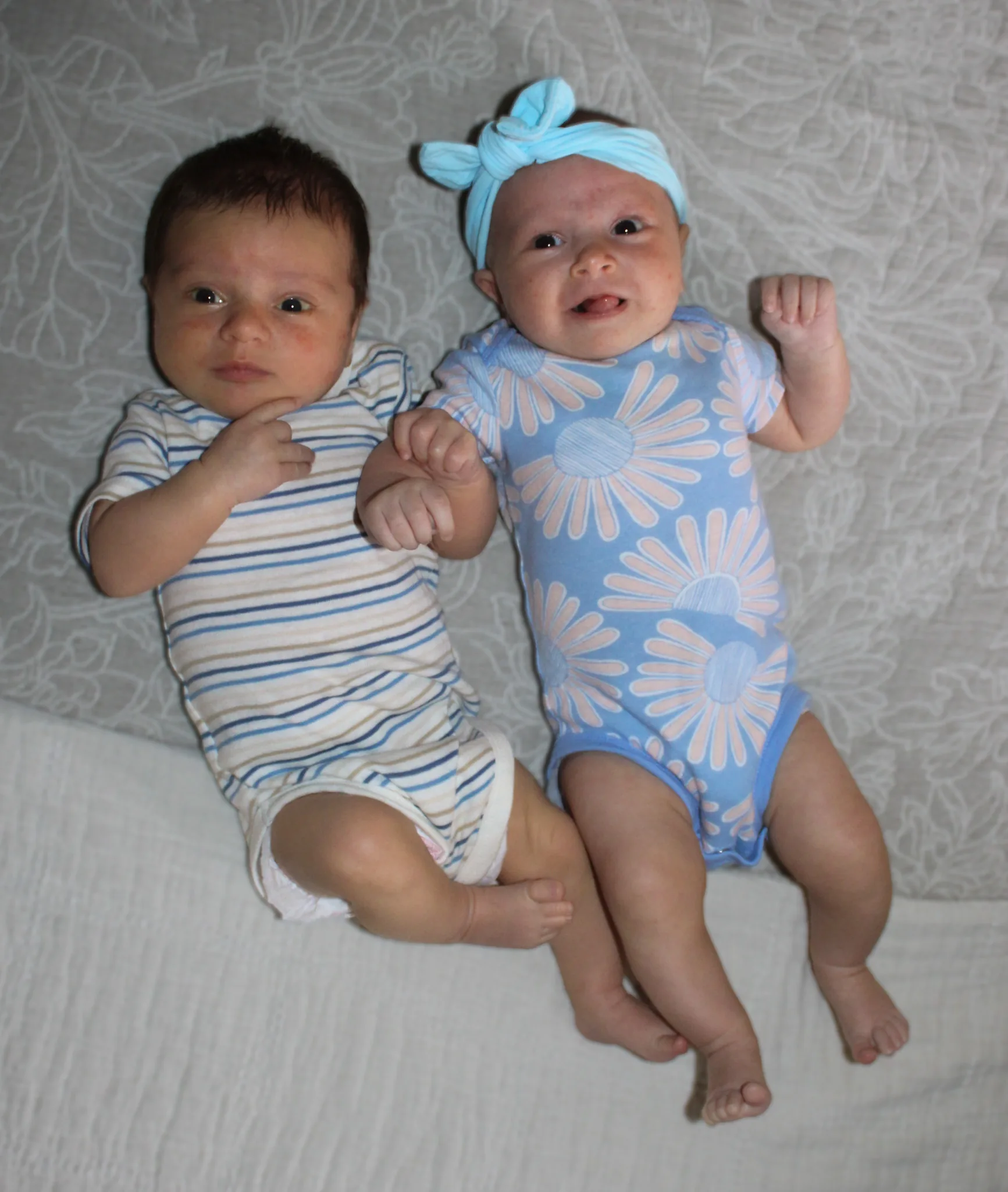 Newborn and infant family milestone photo (02)