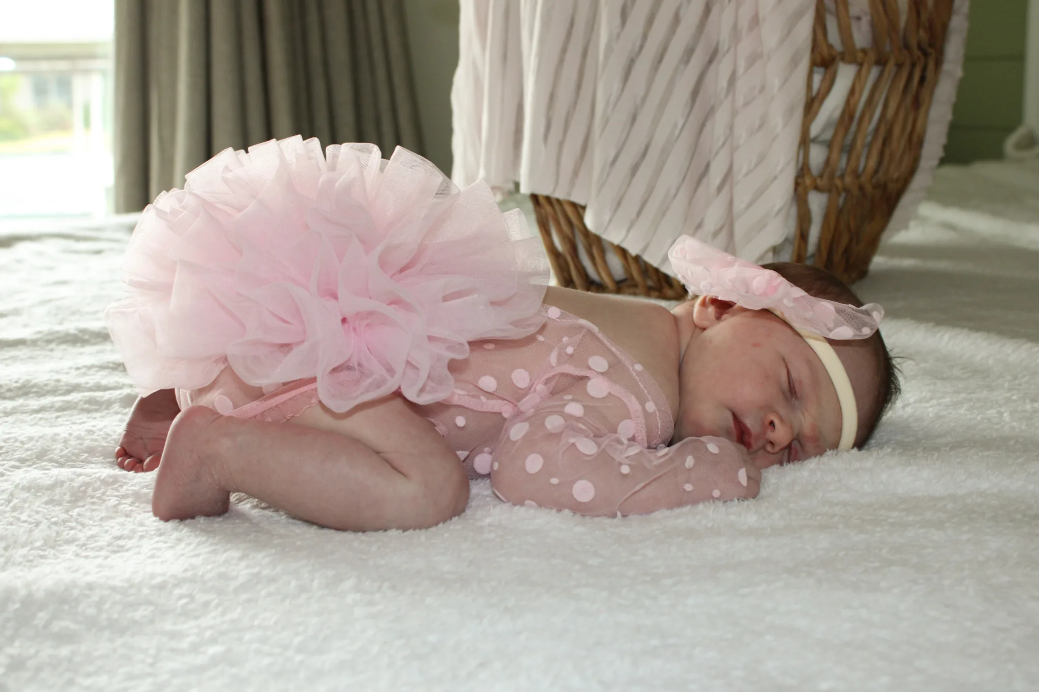 Newborn and infant family milestone photo (07)