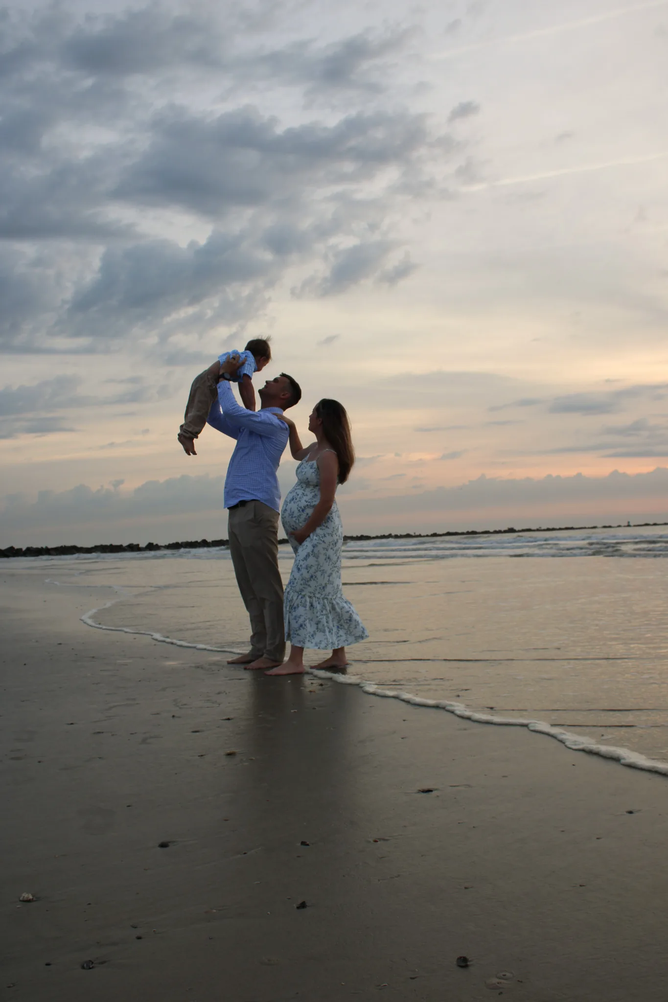 Family beach photo with child at sunset (13)
