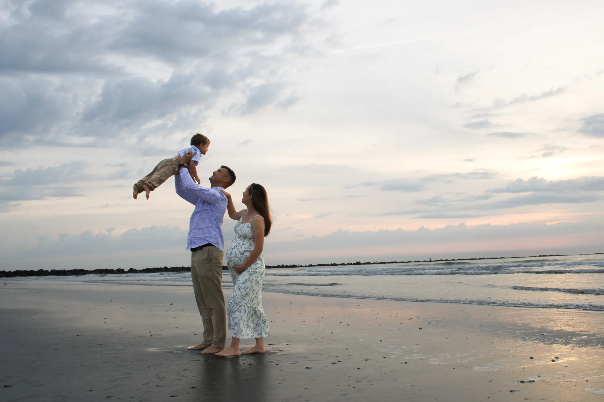 Family beach photo with child at sunset (14)
