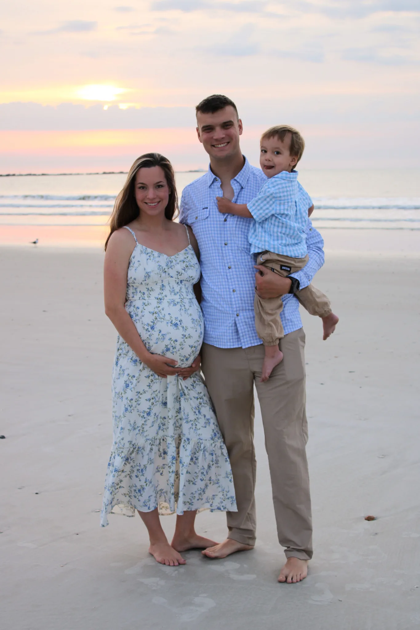 Maternity and family beach photo at sunset (25)