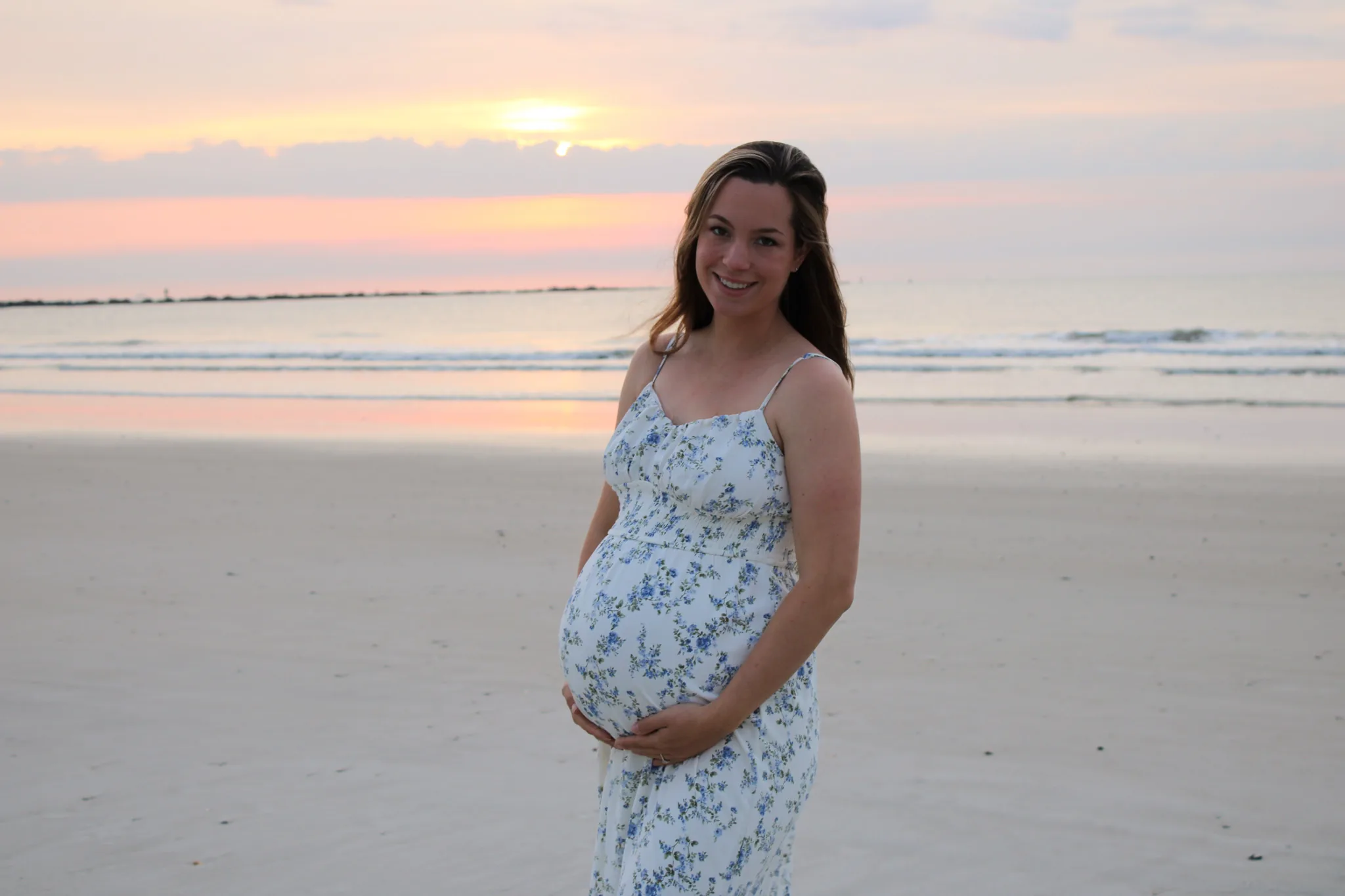 Maternity and family beach photo at sunset (27)