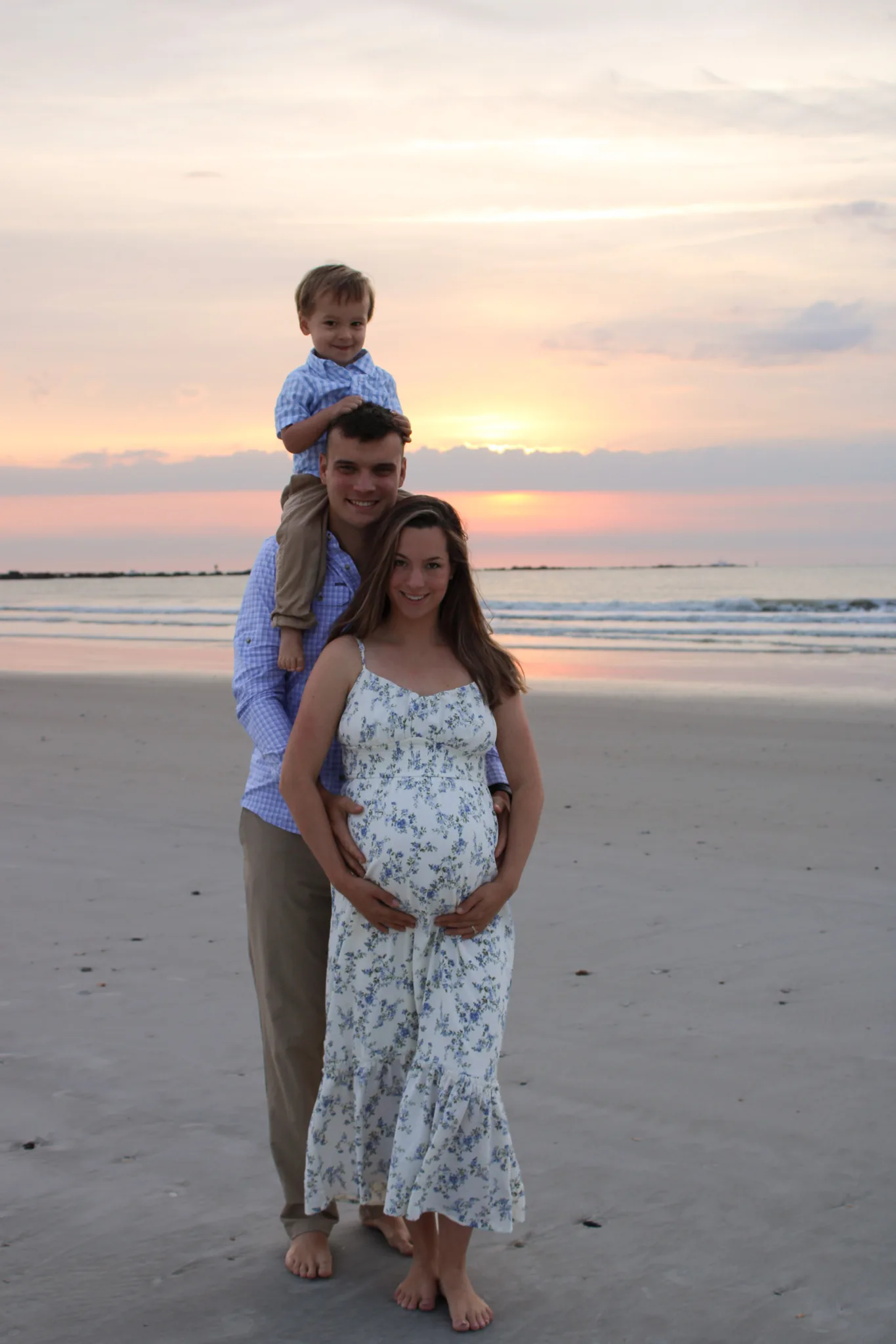 Maternity and family beach photo at sunset (28)