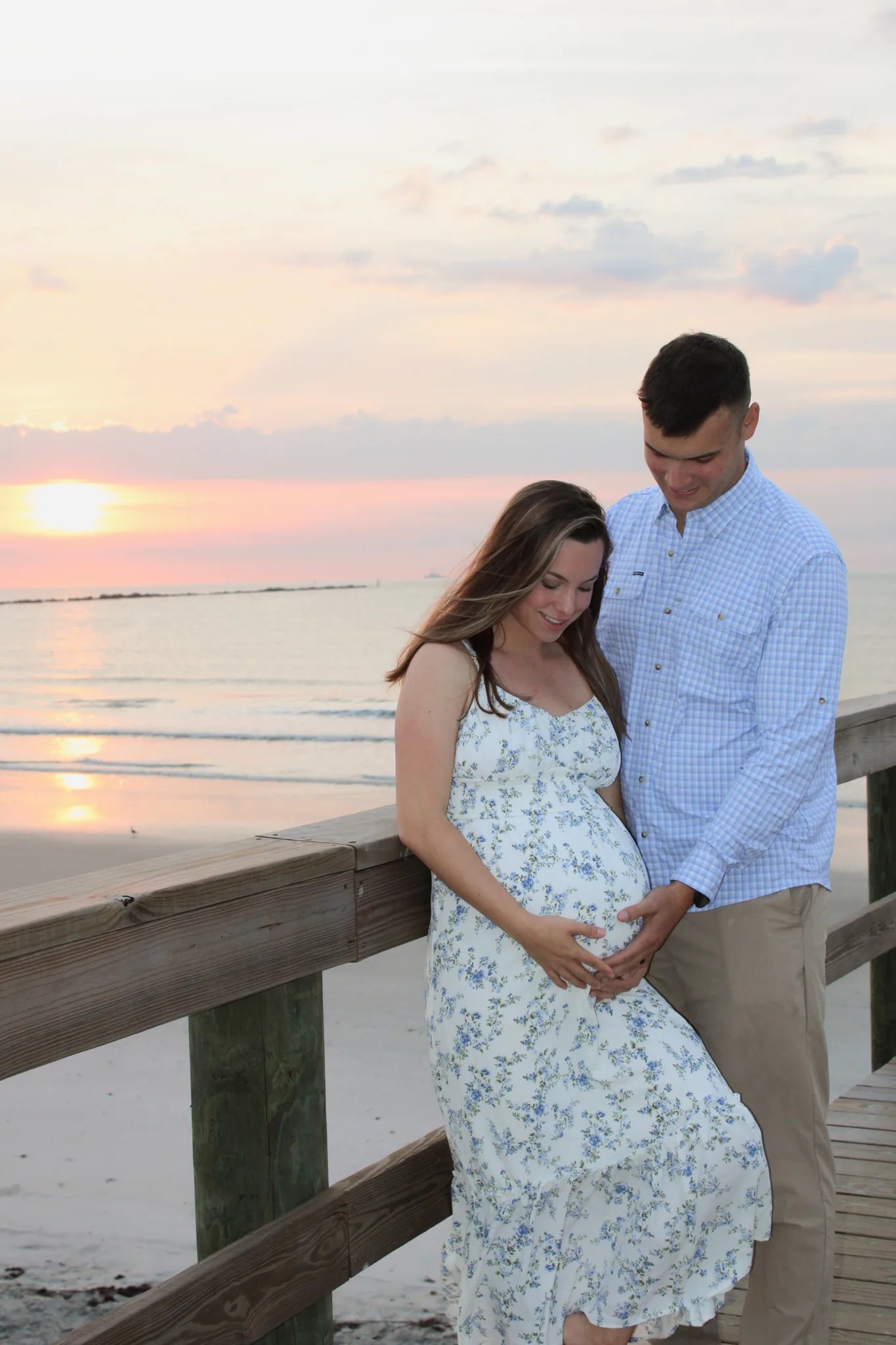 Maternity and family beach photo at sunset (30)